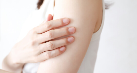むくみや冷えで腕がパンパンに太って見える